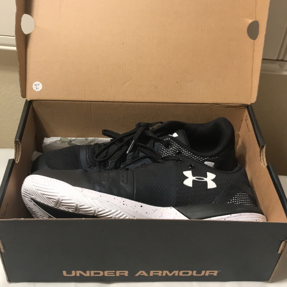 Under Armour Women’s volleyball shoes size 9
